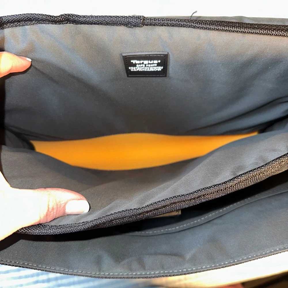 Targus Safe Port‎ Protection Laptop Messenger Bag Black Ballistic Nylon 16in